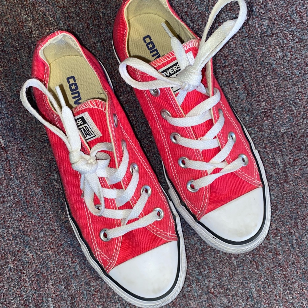 Red all star converse w/ white laces